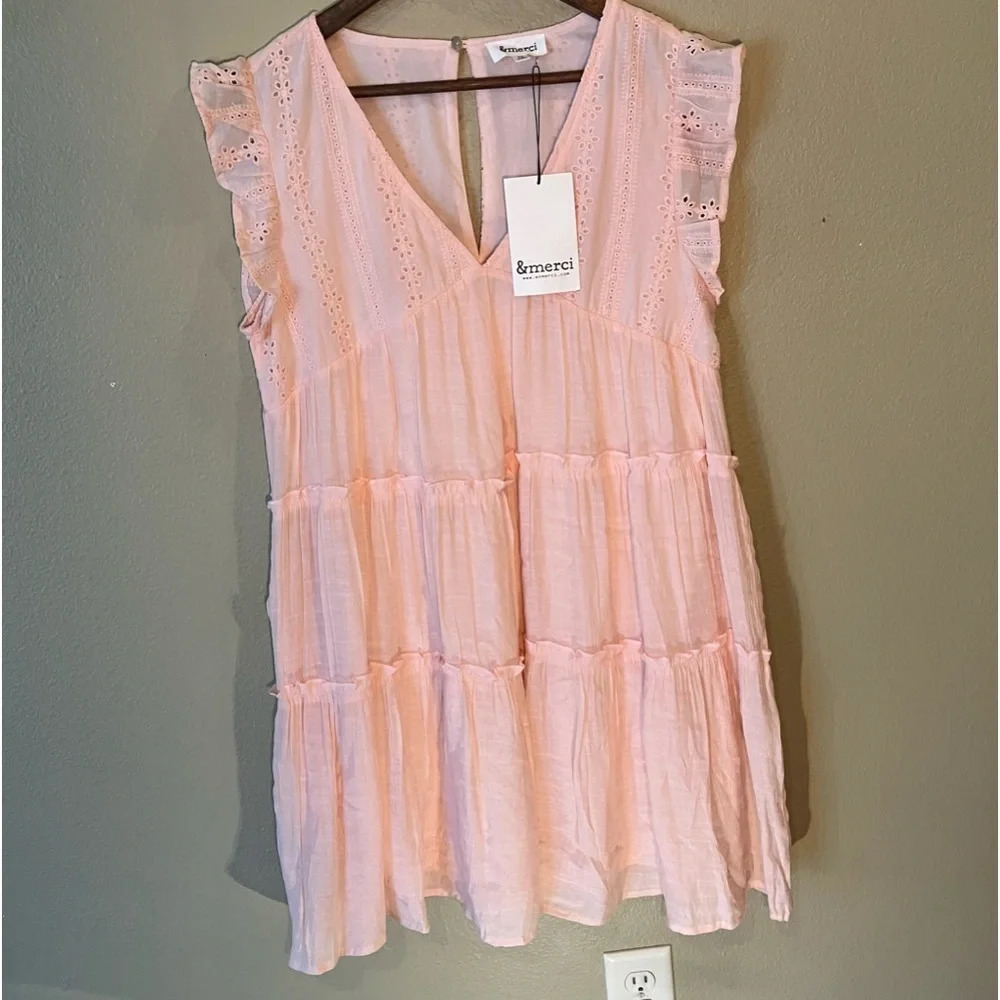 NWT &Merci Eyelet V-Neck Tiered Dress, Medium Pale Peach, Coastal, Girly, Dainty
